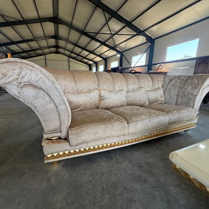 Detaliu tapițerie, eticheta Arredo Classic